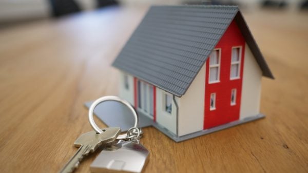 factors to consider when deciding for rent vs mortgage option.
